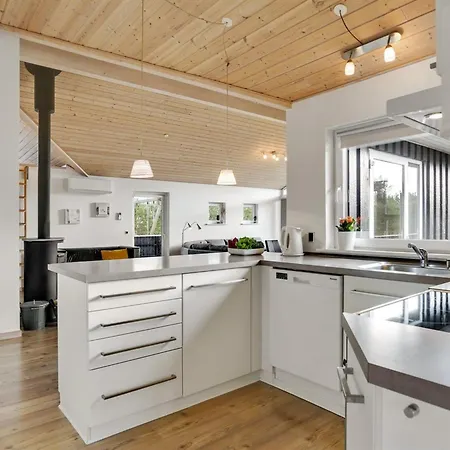 Сasa de vacaciones Lirim - 50m From The Sea By Interhome *